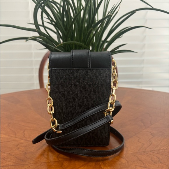 Micheal Kors crossbody - Picture 3 of 6